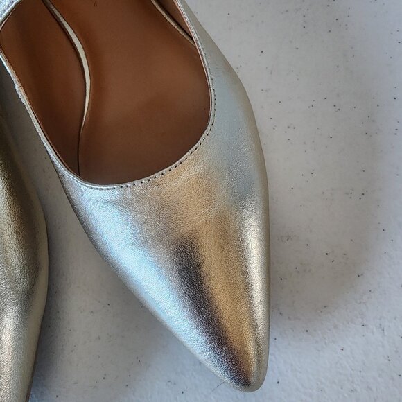 Spendid Gold Mary Jane Flats "NEW" - Picture 3 of 14